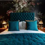 The Red Lion Hotel